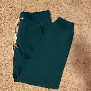 Caribbean Blue Figs Jogger Scrubs - Small (rip on back pocket)